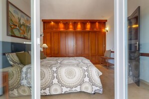 3 makuuhuonetta, silitysrauta/-lauta, Wi-Fi, vuodevaatteet