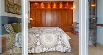 Holiday Chalet 'Chalet Poris' with Sea Views, Private Pool and Wi-Fi