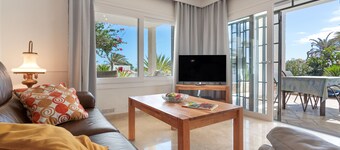 Ferienchalet 'Chalet Poris' mit Meerblick, privatem Pool und WLAN