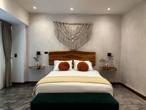 Desk, laptop workspace, blackout drapes, iron/ironing board - uko urban ekolodge (Armenia)