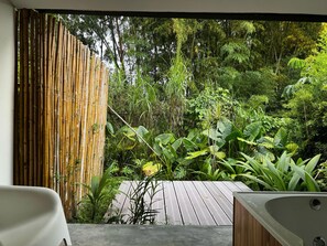 Quarto casal, sacada, vista para o jardim | Terraço/pátio
