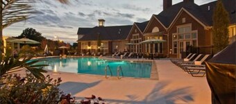 Walkable Pet-friendly 2BR 2BA On 1st Floor