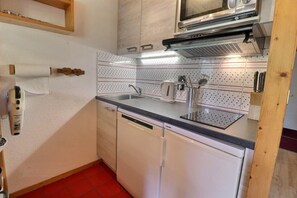 Réfrigérateur, micro-ondes, four, lave-vaisselle