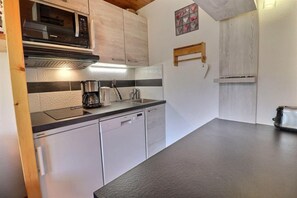 Kühlschrank, Mikrowelle, Geschirrspüler