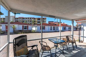 Outdoor dining - C16 - Stay a While in Sand and Style (Sarasota)