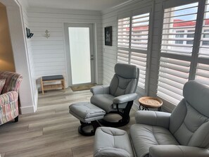 Interior - A15 - Wake Up in Paradise (Sarasota)