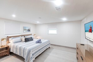 2 bedrooms, internet, bed sheets - B18 - Chase the Tides, Catch the Views (Sarasota)