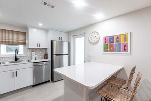 Coffee/tea maker, fridge, stovetop