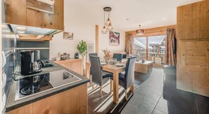 Fridge, oven, dishwasher, coffee/tea maker