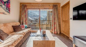 Living area - 100m from resort center, 8th floor, terrace, balcony, parking, tv, ski locker, 39m² (Champagny-en-Vanoise)