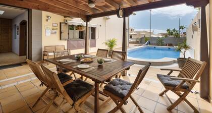 Vacaciones 'El Chocito' con piscina privada, Wi-Fi y aire acondicionado