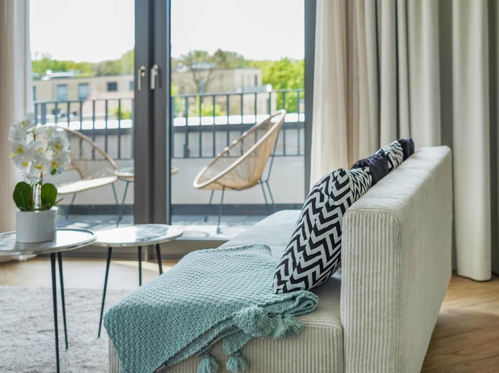 Studio | Skrivebord, skrivebord for bærbar PC og strykejern/-brett