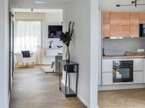 Studio | Schreibtisch, laptopgeeigneter Arbeitsplatz, Bügeleisen/Bügelbrett