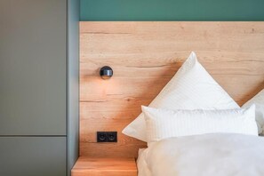 Dobbeltværelse - tilpasset personer med nedsat mobilitet | Skrivebord, arbejdsområde til bærbare computere, strygejern/strygebræt