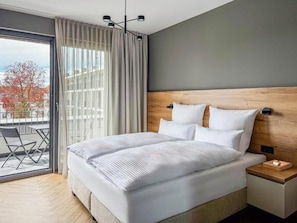 Deluxe-Doppelzimmer | Schreibtisch, laptopgeeigneter Arbeitsplatz, Bügeleisen/Bügelbrett