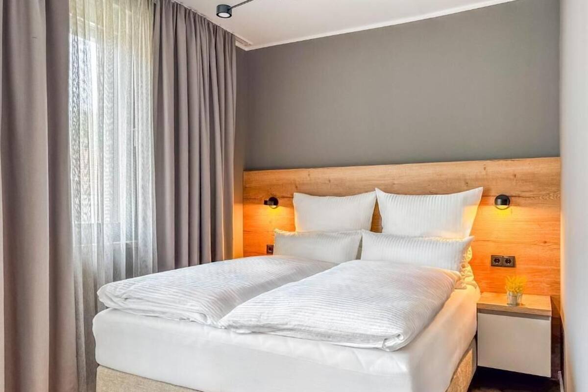 Double Room | Desk, laptop workspace, iron/ironing board, WiFi (free)