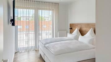Studio | Desk, laptop workspace, iron/ironing board, free WiFi