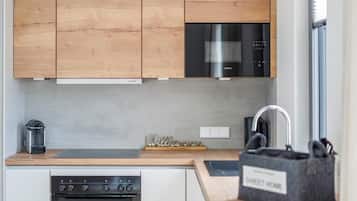 Desk, laptop workspace, iron/ironing board, free WiFi