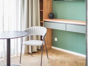 Apartment | Desk, laptop workspace, iron/ironing board, free WiFi - Townhome Hotels (Hannover)