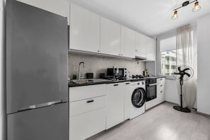 Refrigerador, microondas, horno y parrilla de estufa