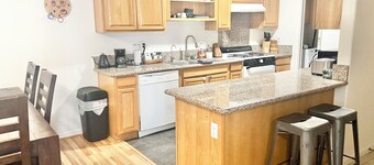 Centrally Located 1BR&1BR Apartment Near UC Riverside, Grocery, & Nature Park.