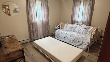 2 Schlafzimmer, BĂŒgeleisen/BĂŒgelbrett, WLAN, BettwĂ€sche
