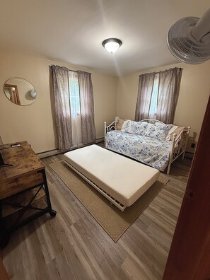 2 Schlafzimmer, Bügeleisen/Bügelbrett, WLAN, Bettwäsche
