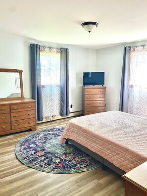 2 chambres, fer et planche à repasser, Wi-Fi, draps fournis