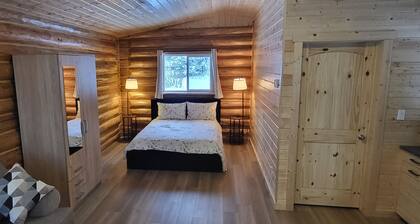 Haworth Cabin - Rustic Retreat with Modern Comforts!