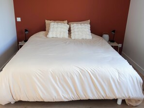 6 bedrooms, iron/ironing board, WiFi