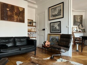 Living area - Charming  apartment place des Vosges (Paris)