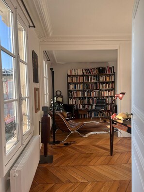 Interior - Charming  apartment place des Vosges (Paris)