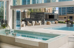 Pool - Modern Elegance meets Chicago High Rise 1-bedroom apt with a breathtaking view (Chicago)