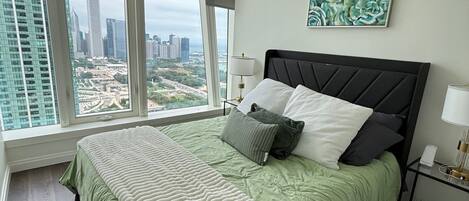 1 dormitorio, tabla de planchar con plancha, wifi y ropa de cama