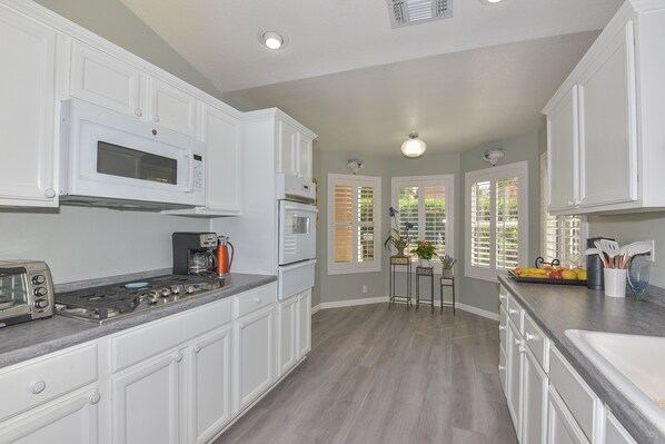 Microwave, oven, stovetop, dishwasher
