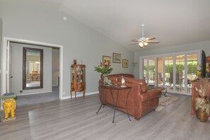 Interior - Charming 2-bedroom townhome with fitness room and clubhouse in Peoria (Peoria)