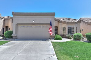 Exterior - Charming 2-bedroom townhome with fitness room and clubhouse in Peoria (Peoria)