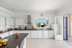 Fridge, microwave, dishwasher, coffee/tea maker