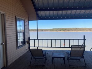 Terrace/patio - 3 bedroom 2 bath lake home with covered dock (Cisco)