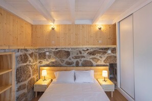 4 bedrooms, WiFi, bed sheets