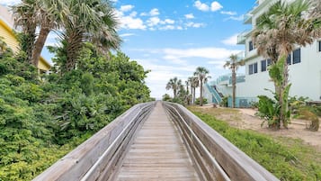 House, 1 Queen Bed with Sofa bed (Son and Sand) | Property grounds