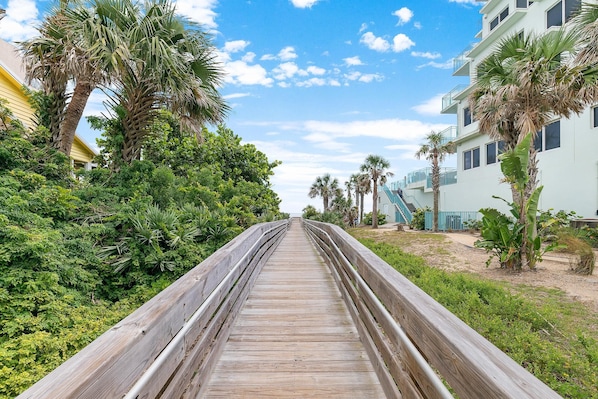 Talo, useita sänkyjä (Son and Surf) | Ulkoalueet