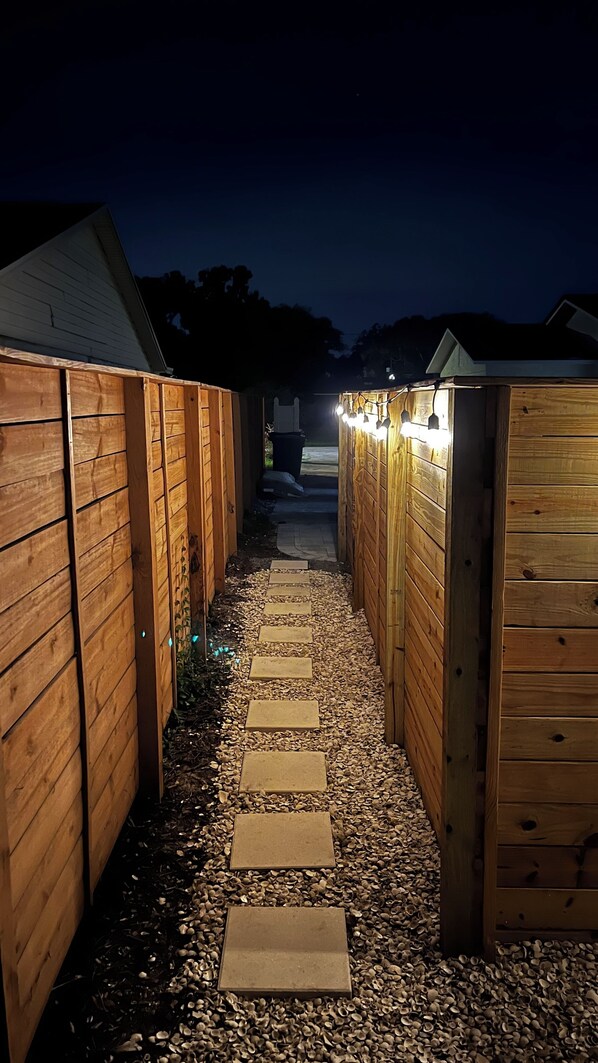 Property grounds - Studio Retreat in South Tampa + Outdoor Space (Tampa)