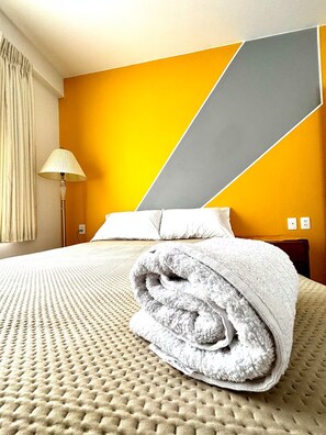 2 chambres, fer et planche à repasser, Wi-Fi, draps fournis