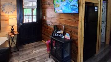 Smart TV, fireplace