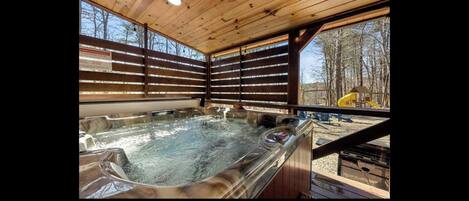 Outdoor spa tub