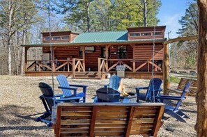 Terrace/patio - Cozy Secluded, King, Best Location,Hot Tub,Firepit (Broken Bow)