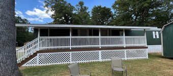 Charming 2-bedroom 2-bath cabin in Point Blank with lake access