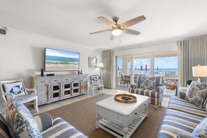 Appart'hôtel, plusieurs lits (Sandpiper 108) | Coin séjour