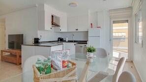 Fridge, oven, stovetop, dishwasher - 50m from the beach | Calle San Enrique 3-2 (Los Alcázares)